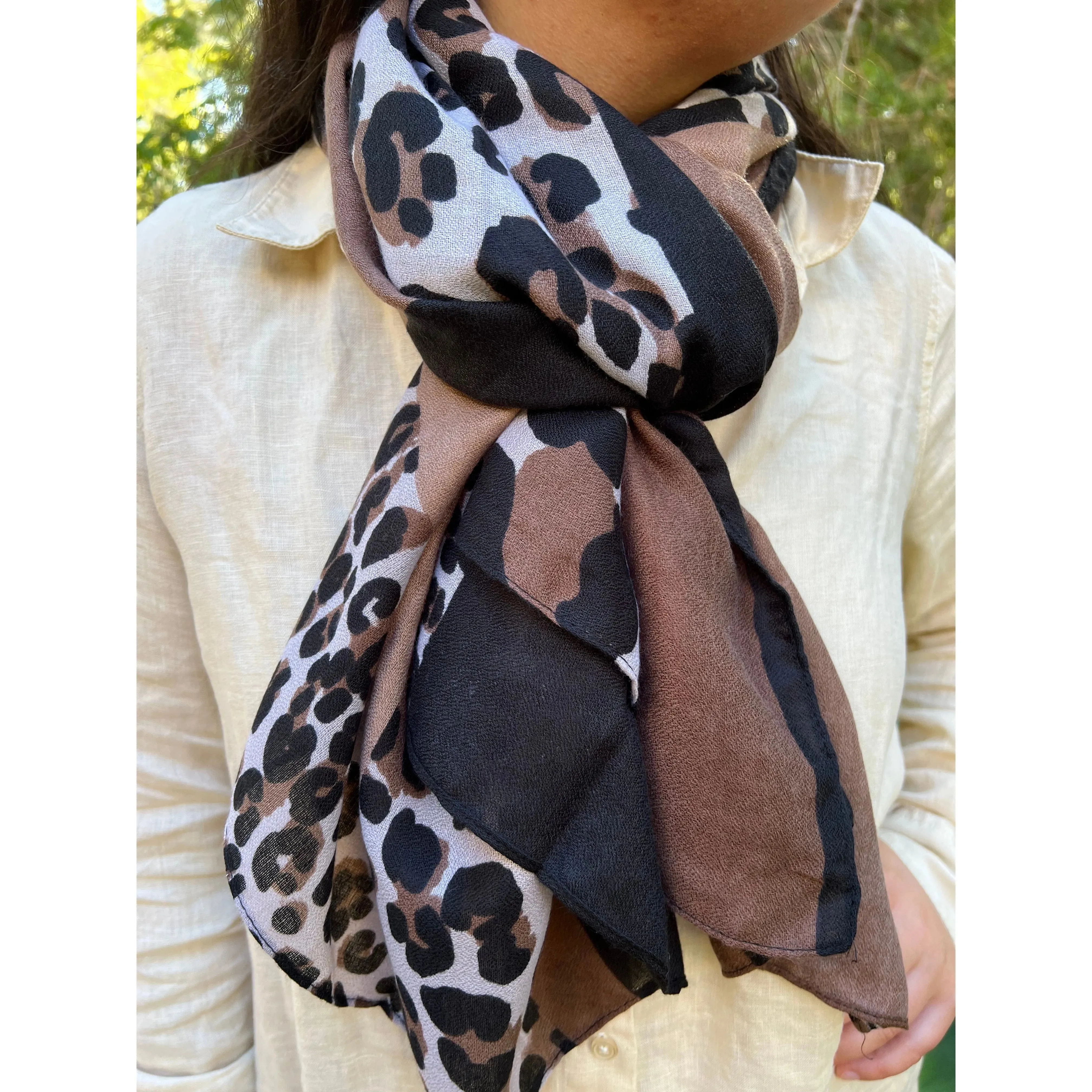 🐝 Leopard Print Scarf - Chocolate Brown Black