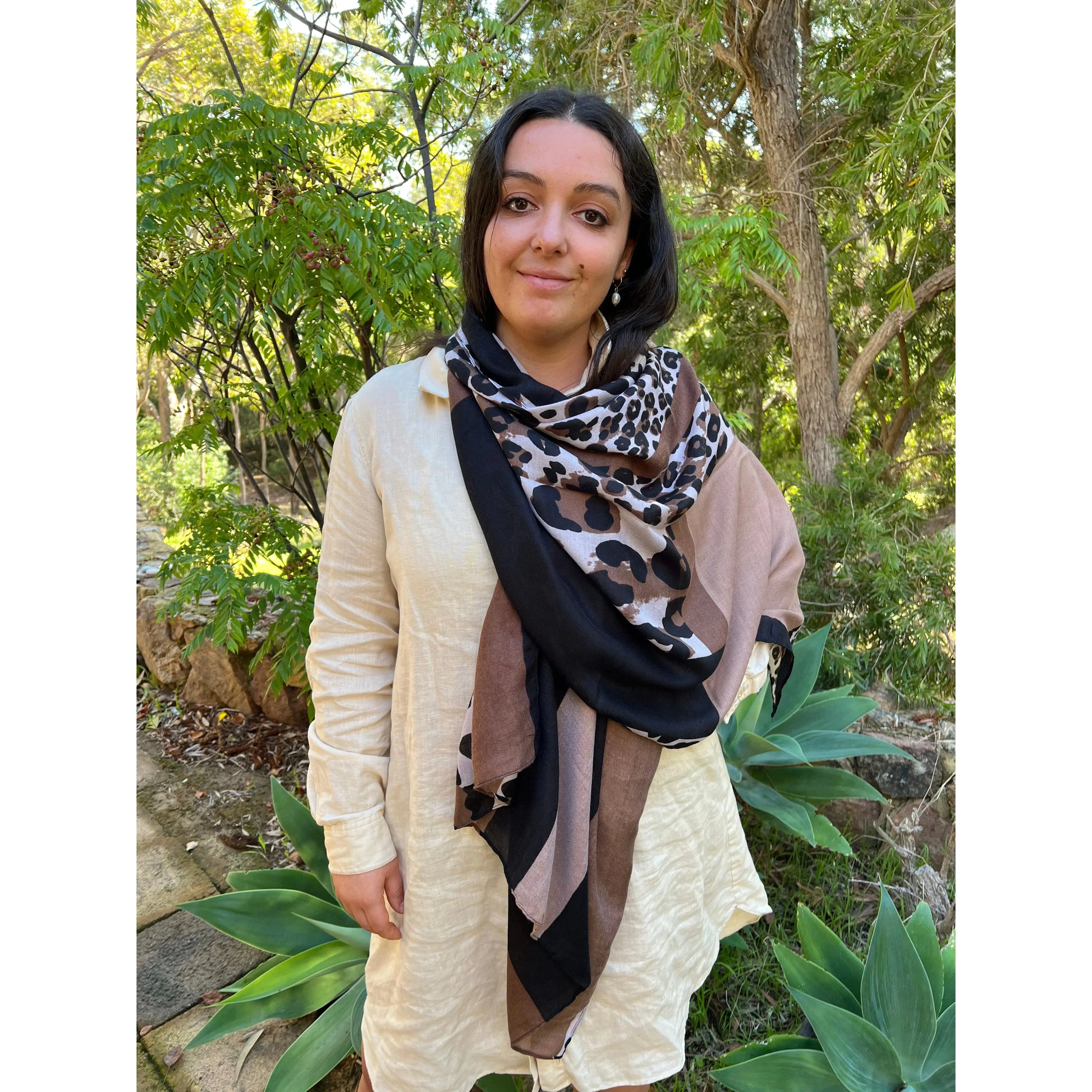 🐝 Leopard Print Scarf - Chocolate Brown Black