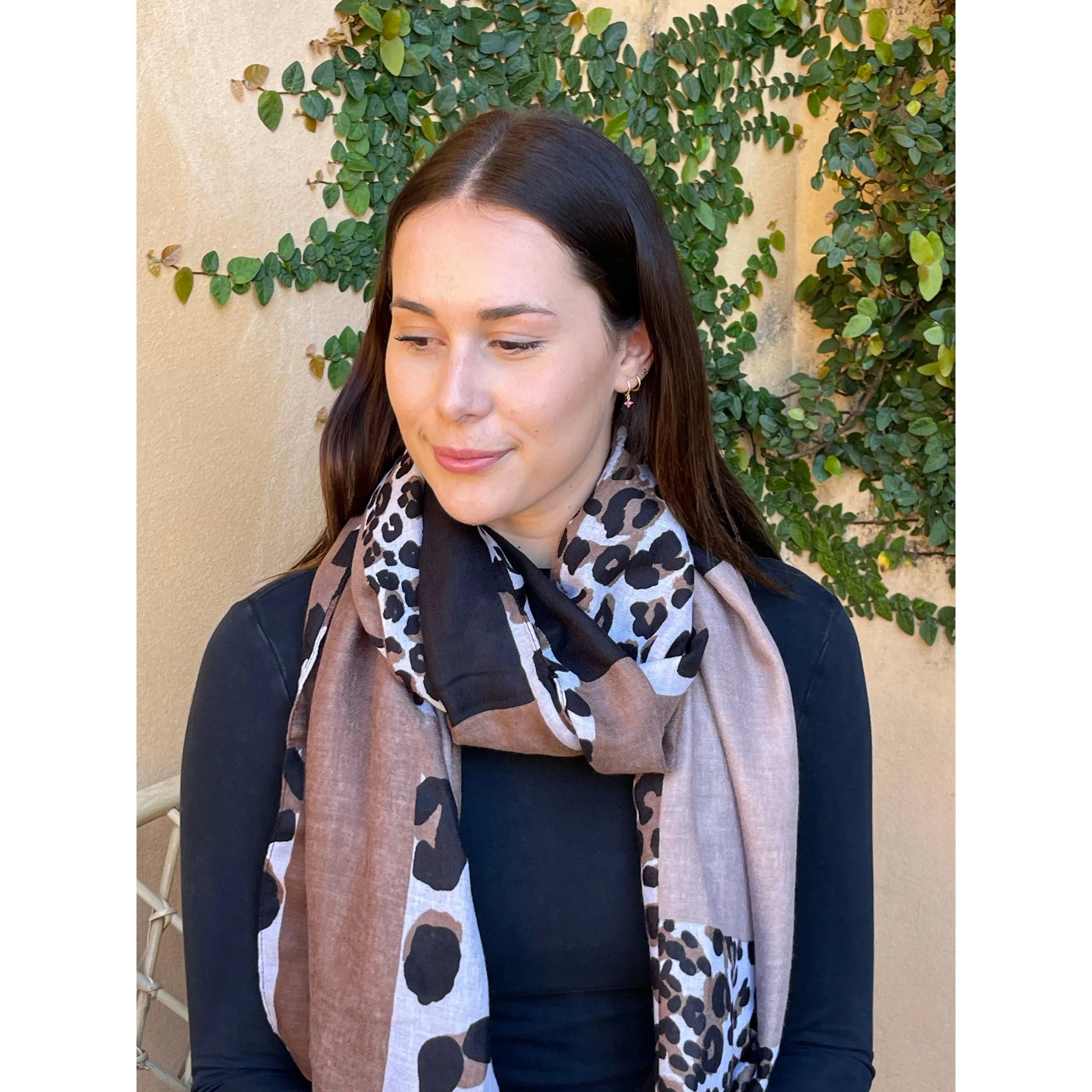 🐝 Leopard Print Scarf - Chocolate Brown Black